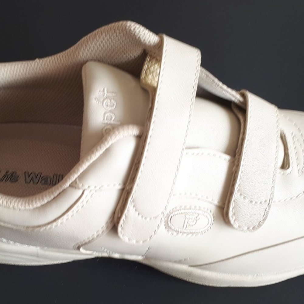 New Women's Propet LIFEWALKER STRAP sport white